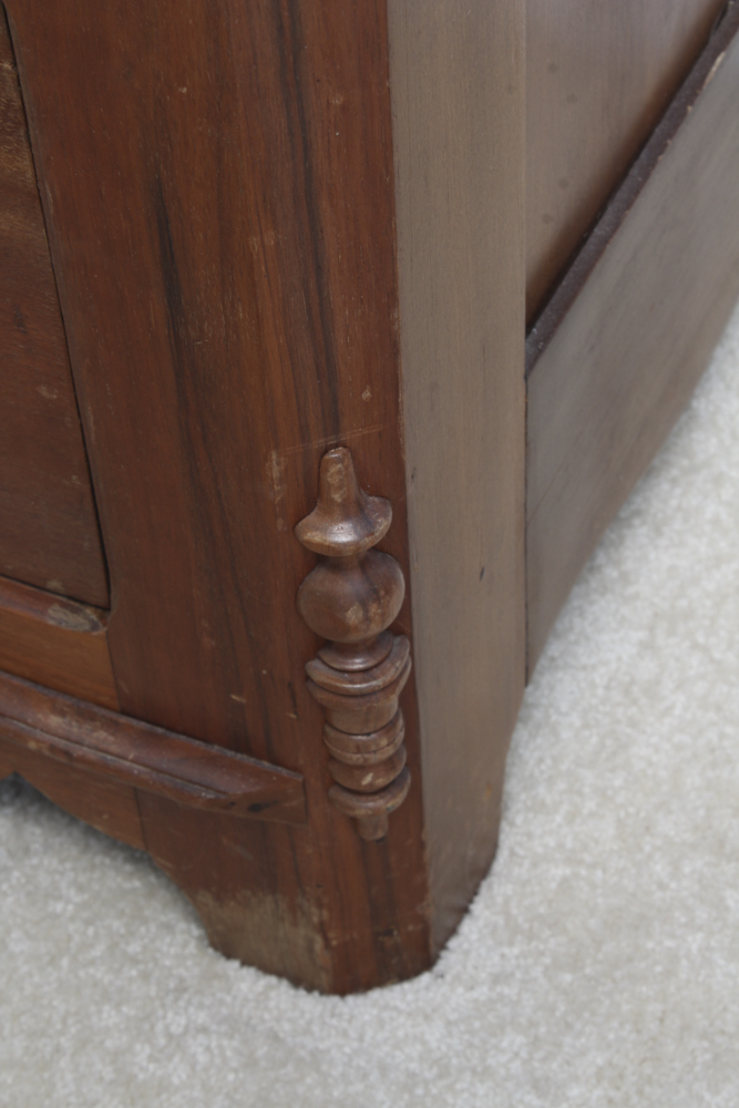 Late 19th Century Victorian Dresser With Mirror