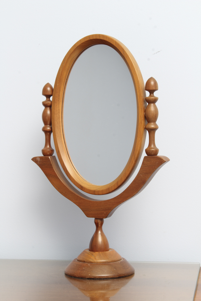 Late 19th Century Victorian Dresser With Mirror