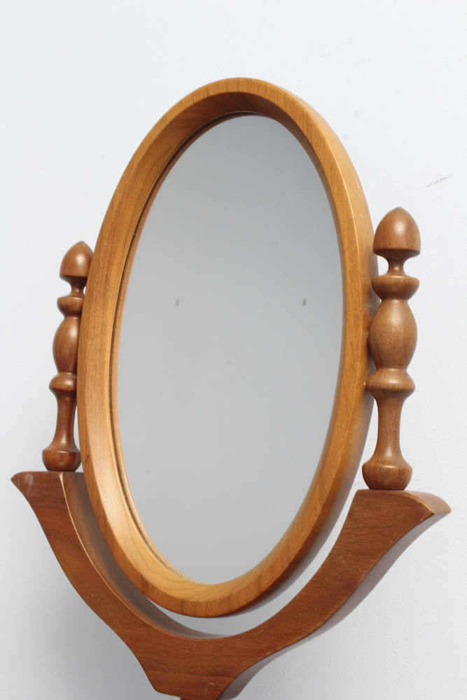 Late 19th Century Victorian Dresser With Mirror
