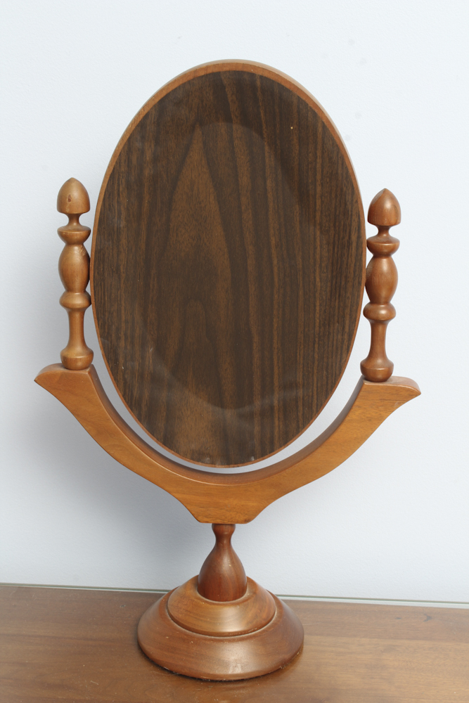 Late 19th Century Victorian Dresser With Mirror