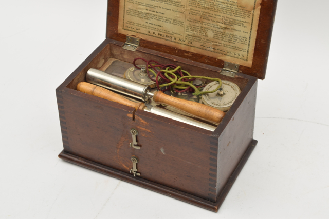 Vintage Eveready Dry Cell Battery in Wooden Case