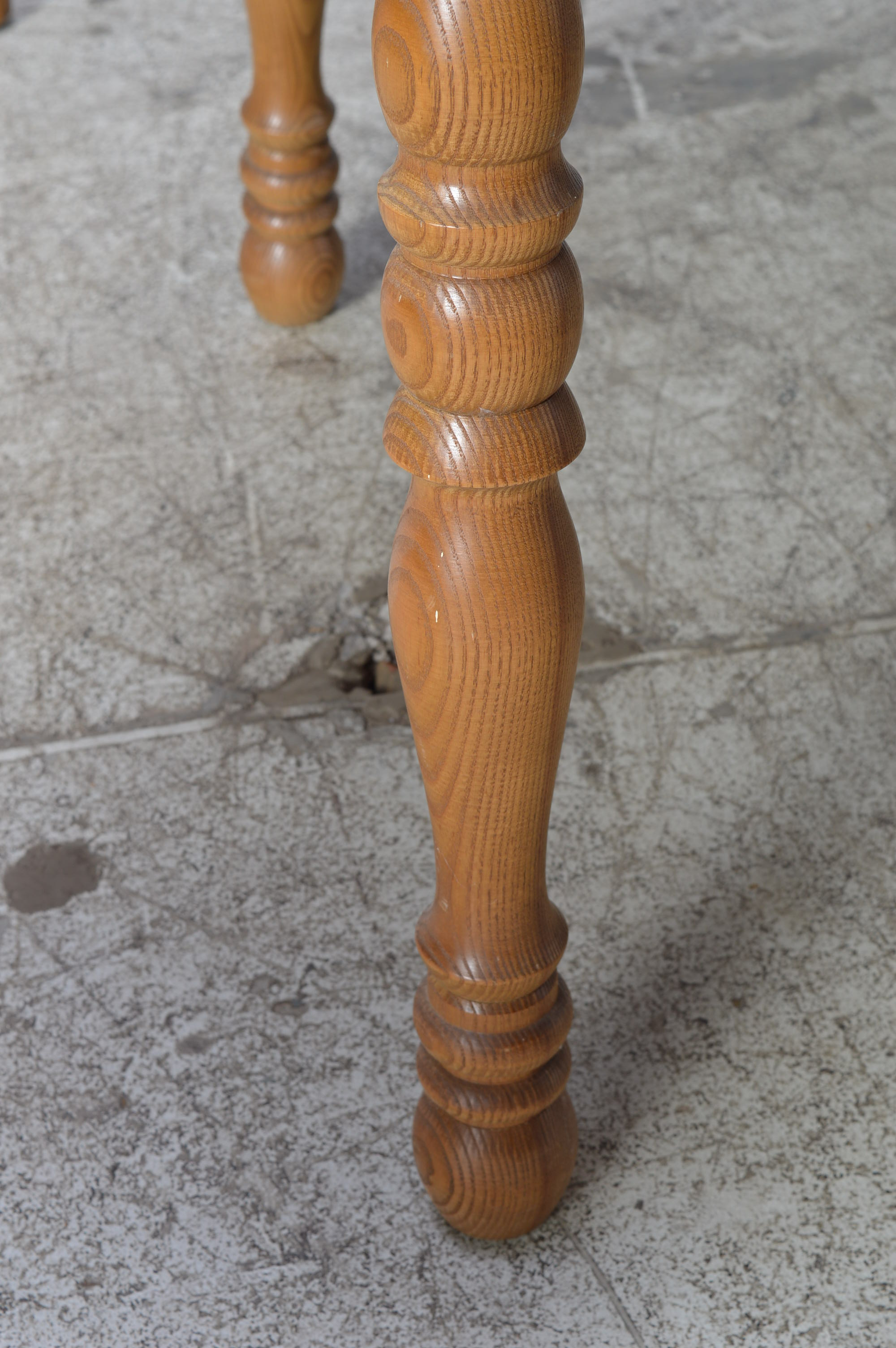 Cochrane Furniture Oak Table and Six Windsor Style Chairs