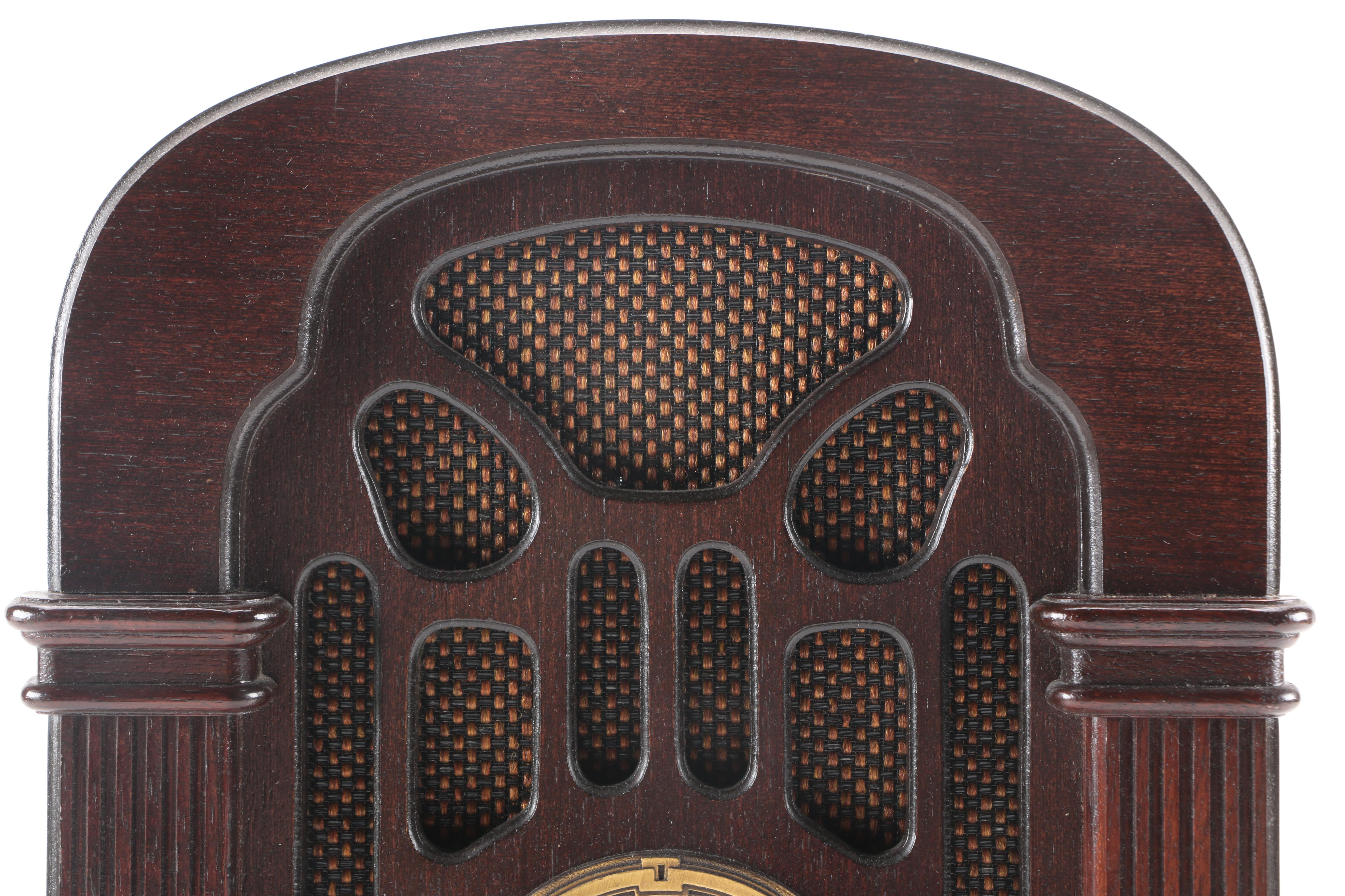 Radio Shack Model 12-697 Wooden AM/FM Radio