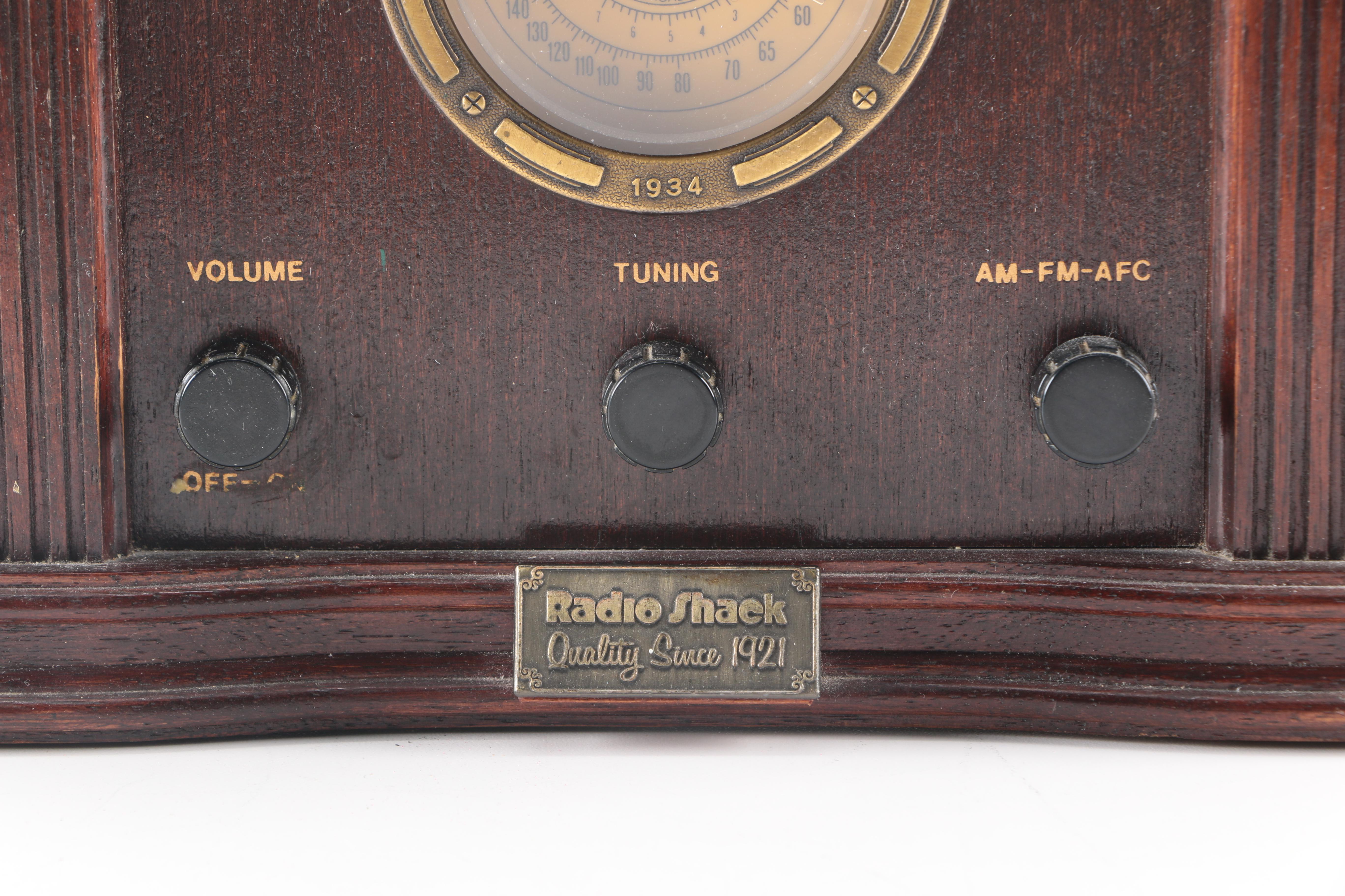 Radio Shack Model 12-697 Wooden AM/FM Radio