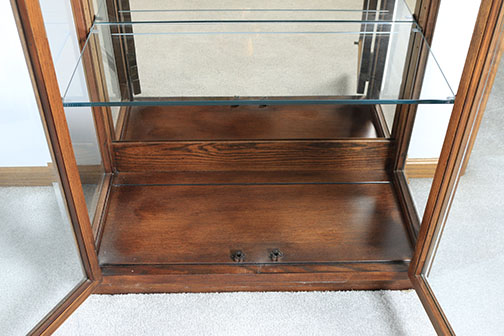 Lighted Display Cabinets With Bridge