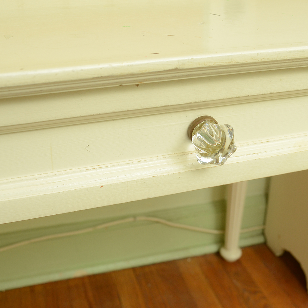White Wood Desk With Hutch