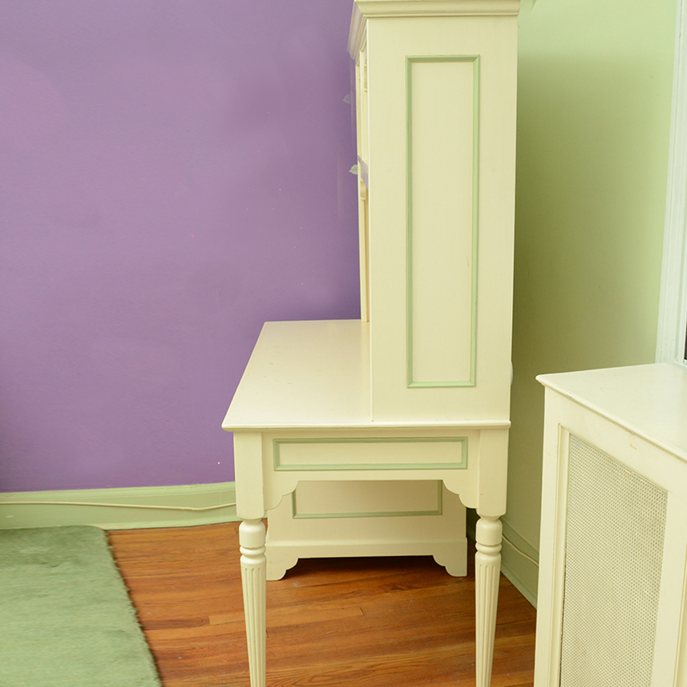 White Wood Desk With Hutch
