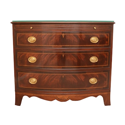 Hepplewhite Style Walnut Veneer Pull-Out Desk Hepplewhite Style Walnut Veneer Pull-Out Desk
