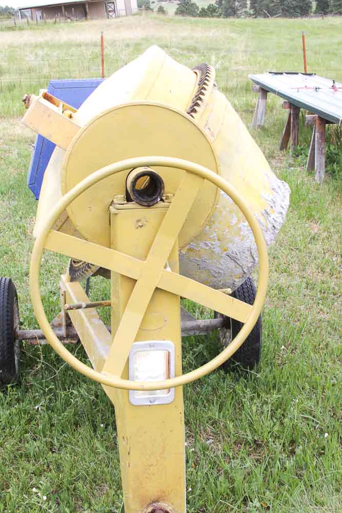 Stone Cement Mixer with a Briggs & Stratton Motor