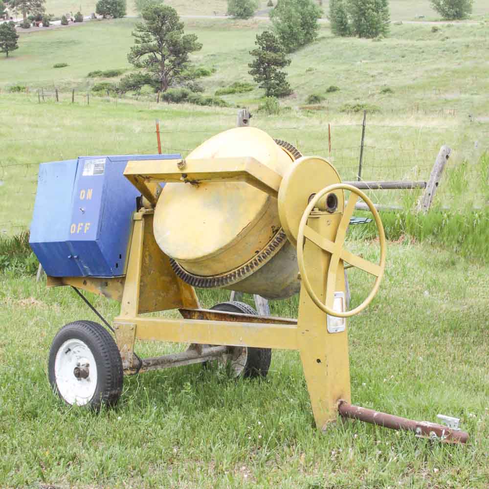 Stone Cement Mixer with a Briggs & Stratton Motor