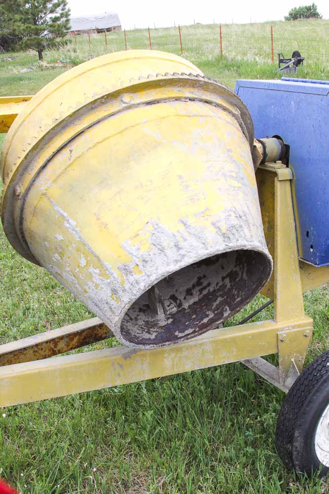 Stone Cement Mixer with a Briggs & Stratton Motor