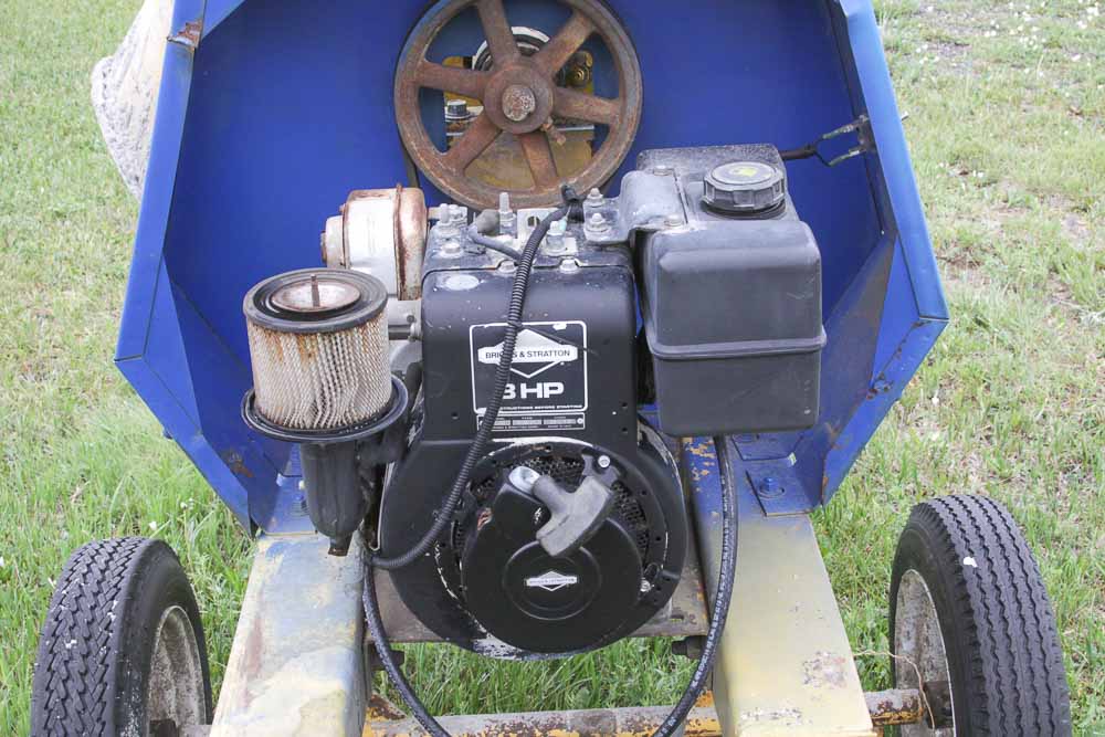 Stone Cement Mixer with a Briggs & Stratton Motor