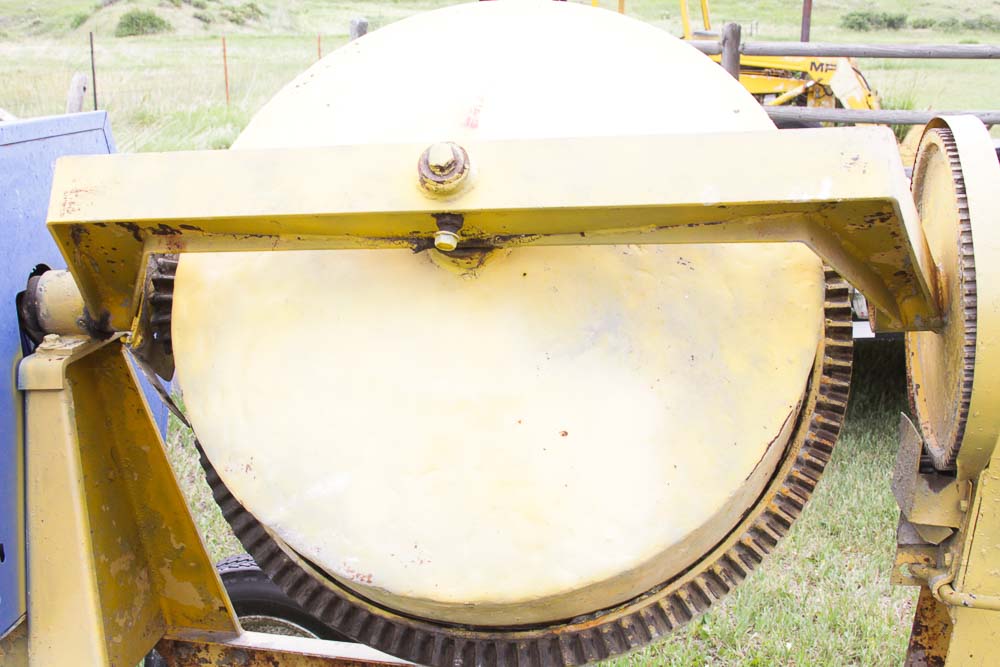 Stone Cement Mixer with a Briggs & Stratton Motor