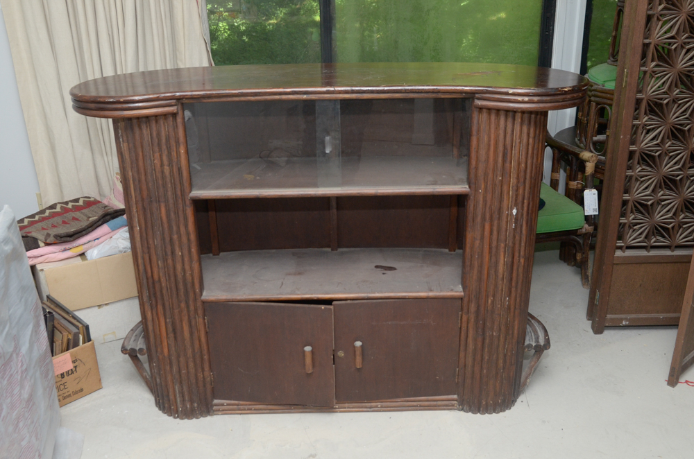 Vintage Tiki Bar With Rattan Bar Stools