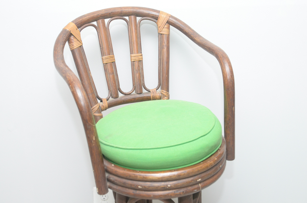 Vintage Tiki Bar With Rattan Bar Stools