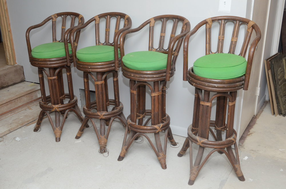 Vintage Tiki Bar With Rattan Bar Stools