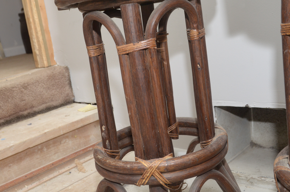 Vintage Tiki Bar With Rattan Bar Stools