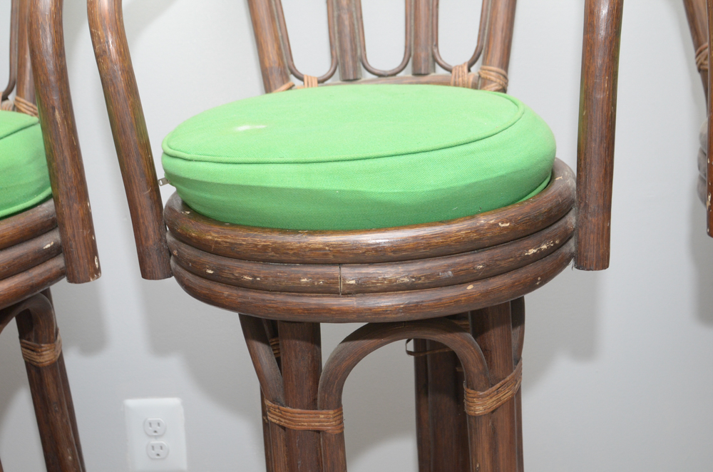 Vintage Tiki Bar With Rattan Bar Stools