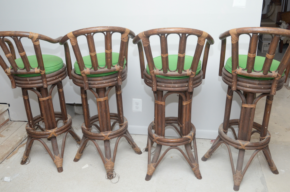 Vintage Tiki Bar With Rattan Bar Stools