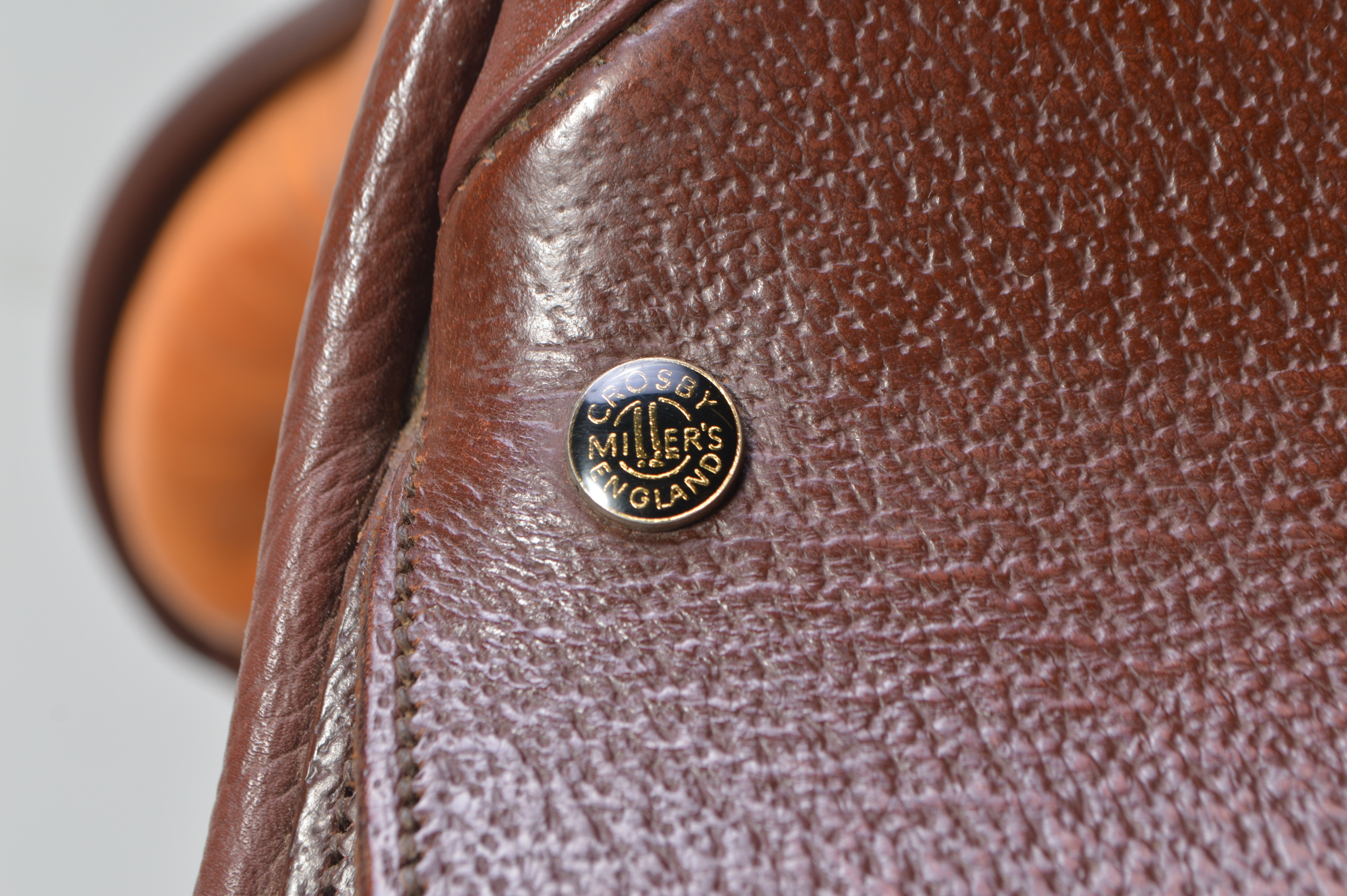 Crosby "Prix des Nations" 18 Inch Jumping Close Contact English Saddle