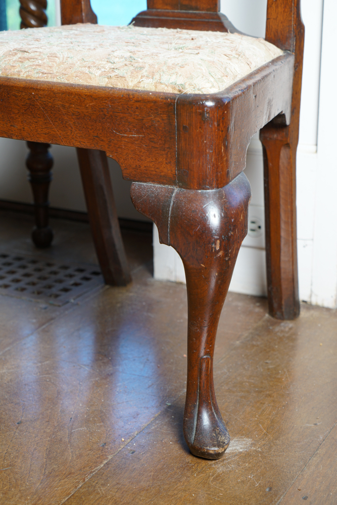 Antique Pennsylvannia Queen Anne Walnut Side Chair, c. 1740-1760