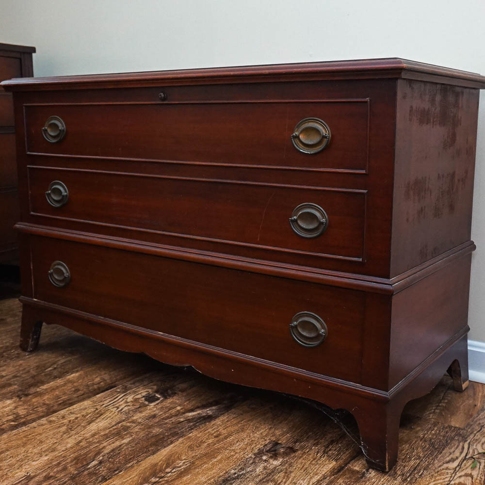 Hepplewhite Style Cedar Chest by Lane