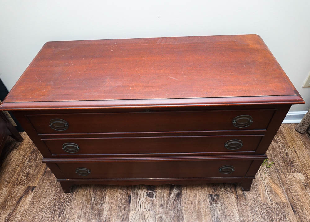 Hepplewhite Style Cedar Chest by Lane