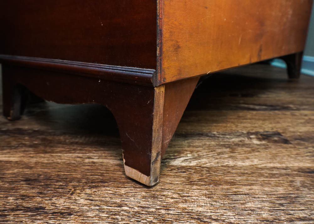 Hepplewhite Style Cedar Chest by Lane
