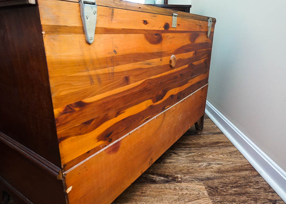 Hepplewhite Style Cedar Chest by Lane