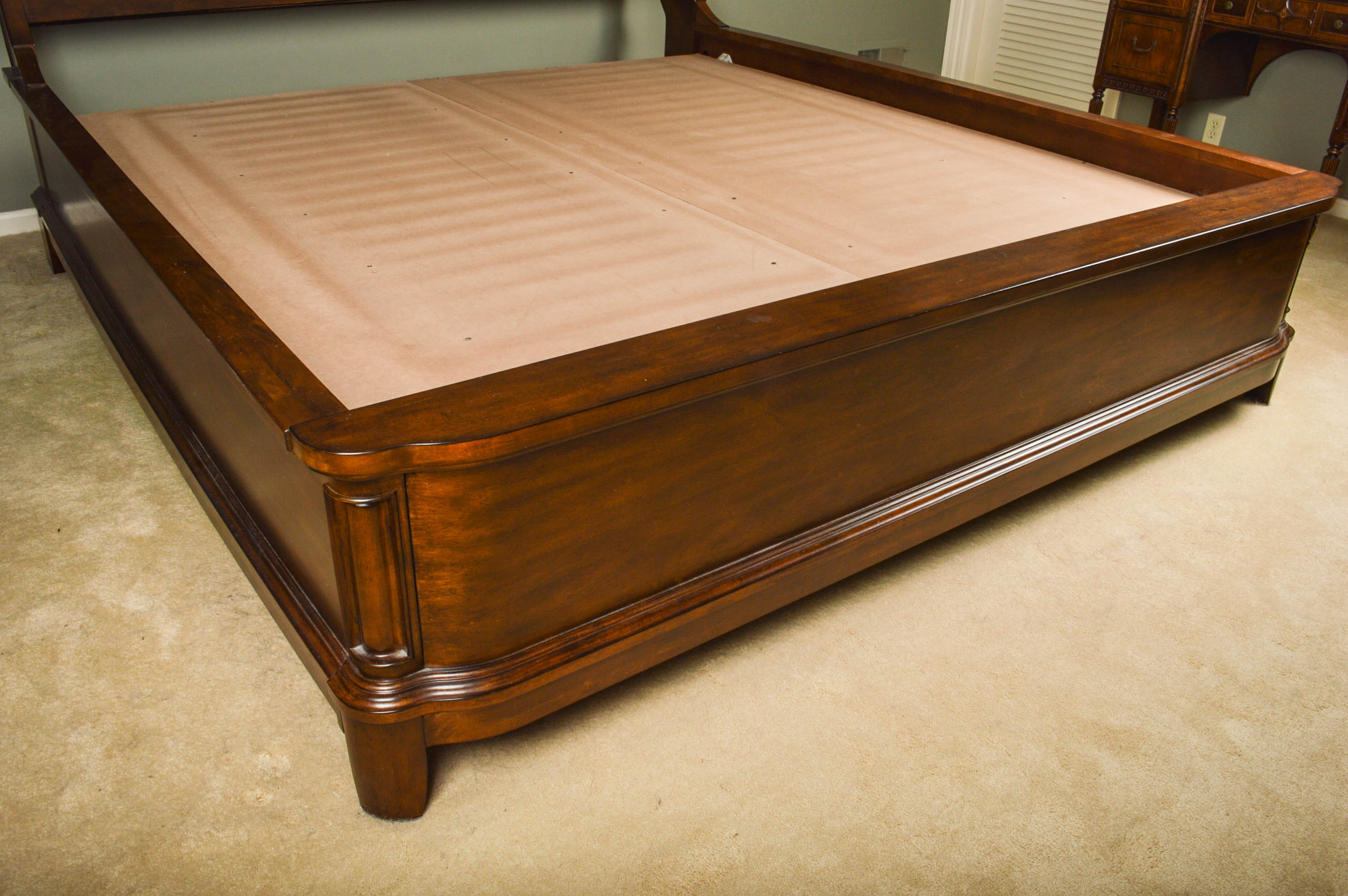 Hooker Furniture "Classique Collection" King Size Platform Sleigh Bed