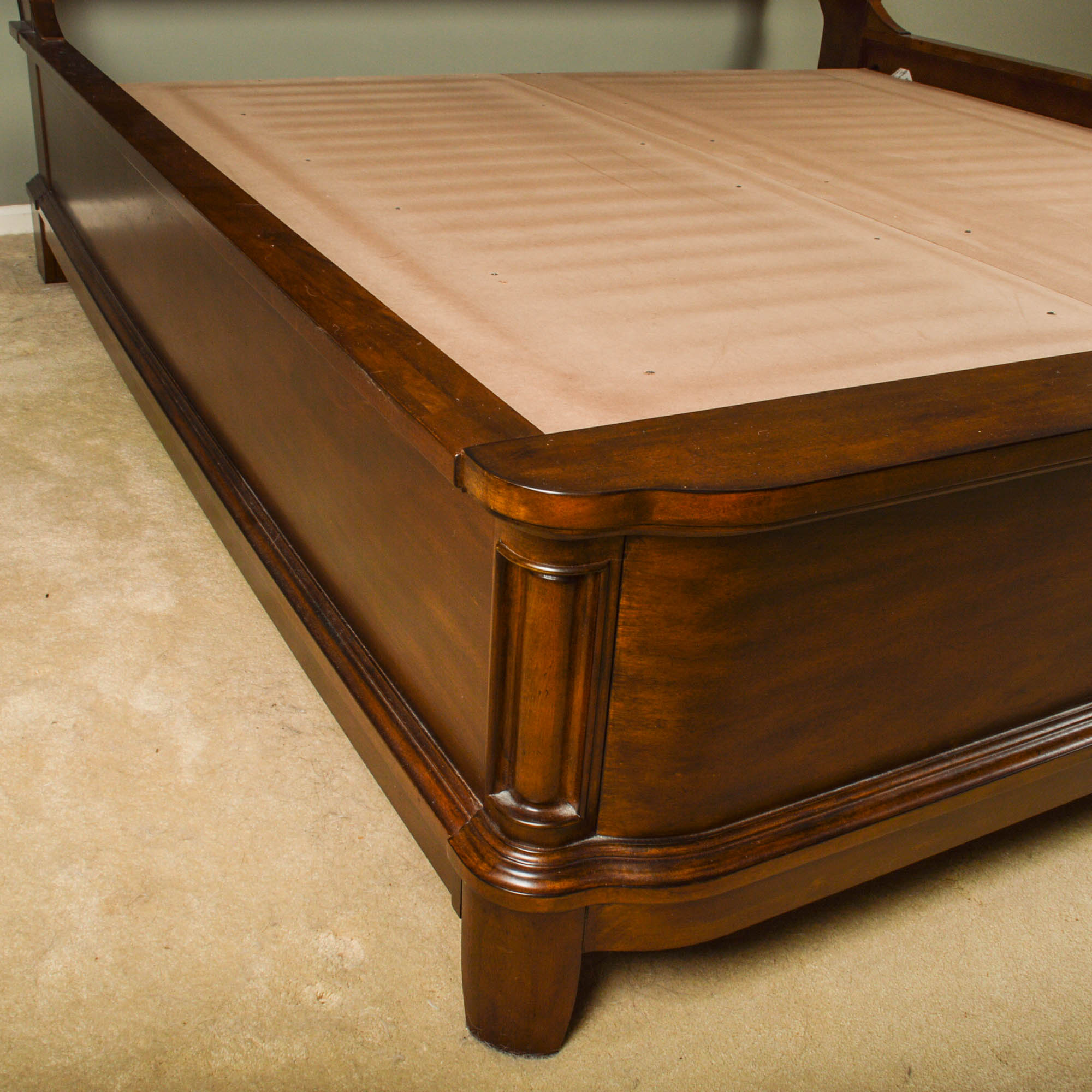 Hooker Furniture "Classique Collection" King Size Platform Sleigh Bed