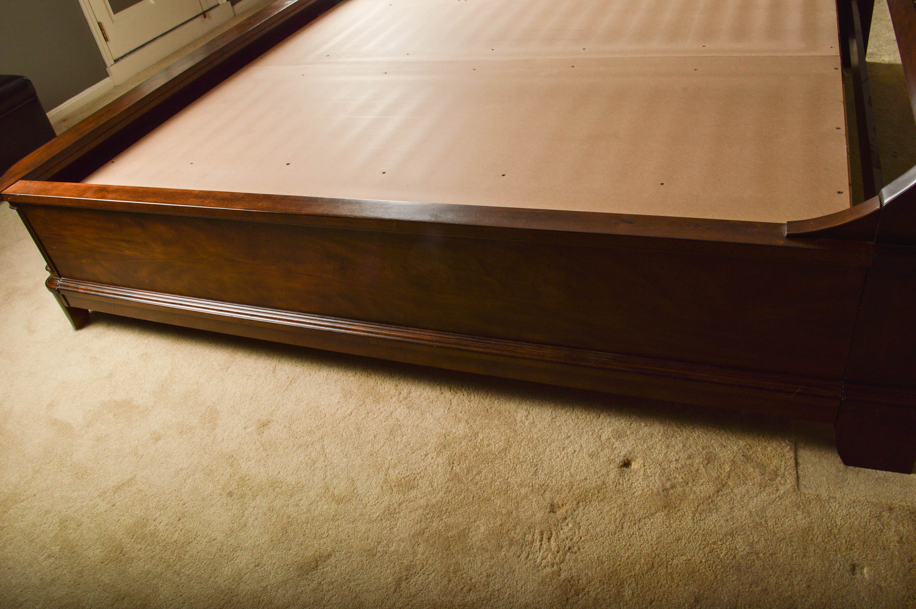 Hooker Furniture "Classique Collection" King Size Platform Sleigh Bed