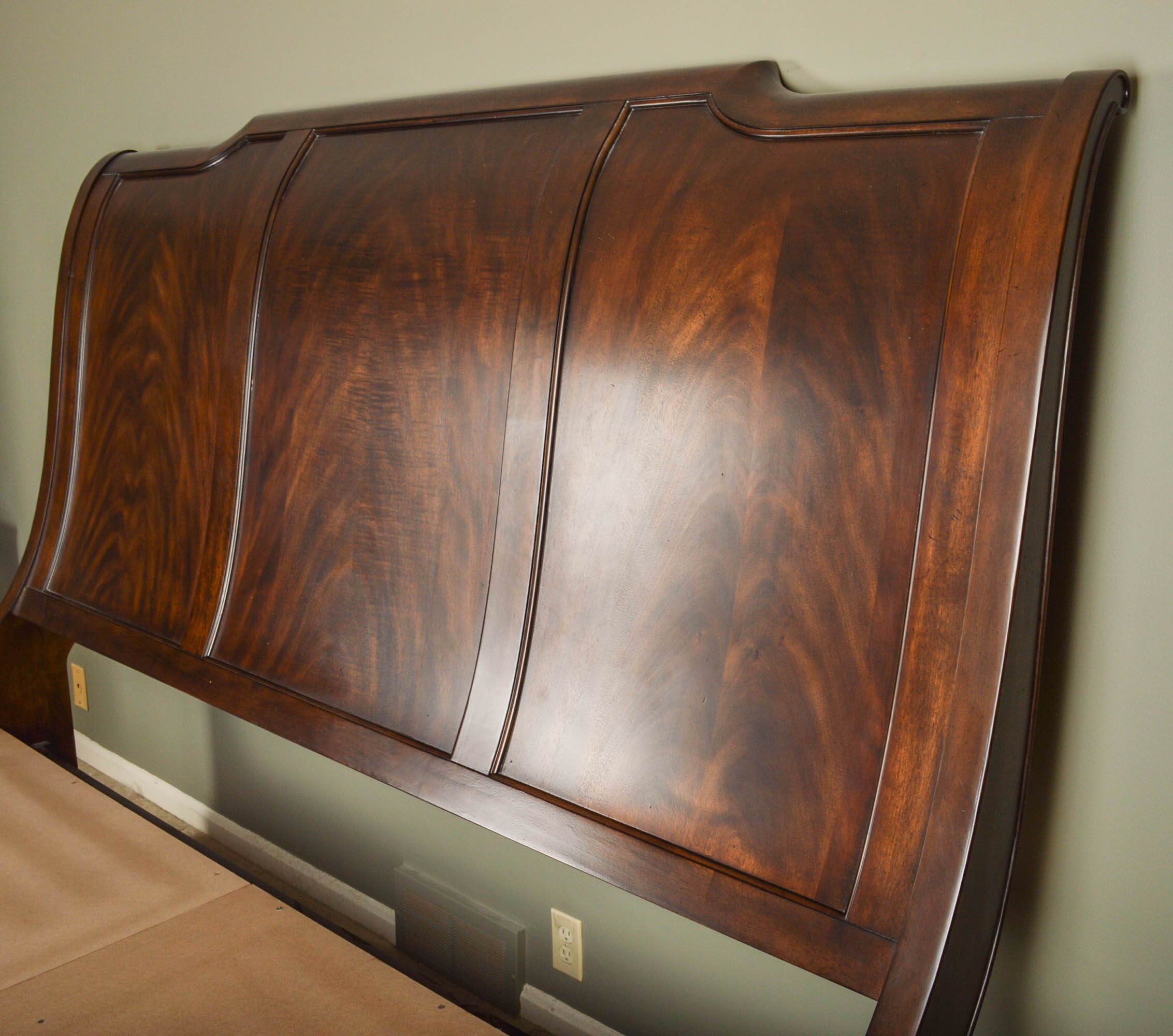 Hooker Furniture "Classique Collection" King Size Platform Sleigh Bed