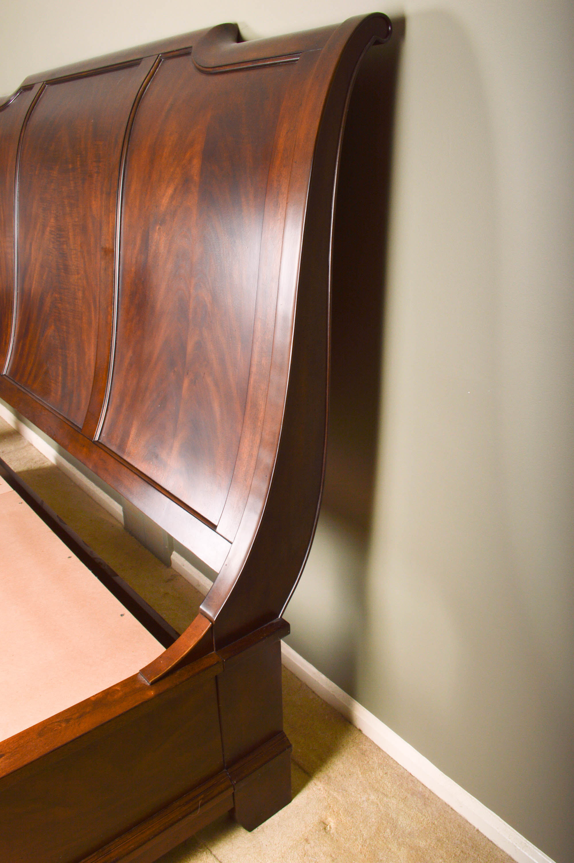 Hooker Furniture "Classique Collection" King Size Platform Sleigh Bed