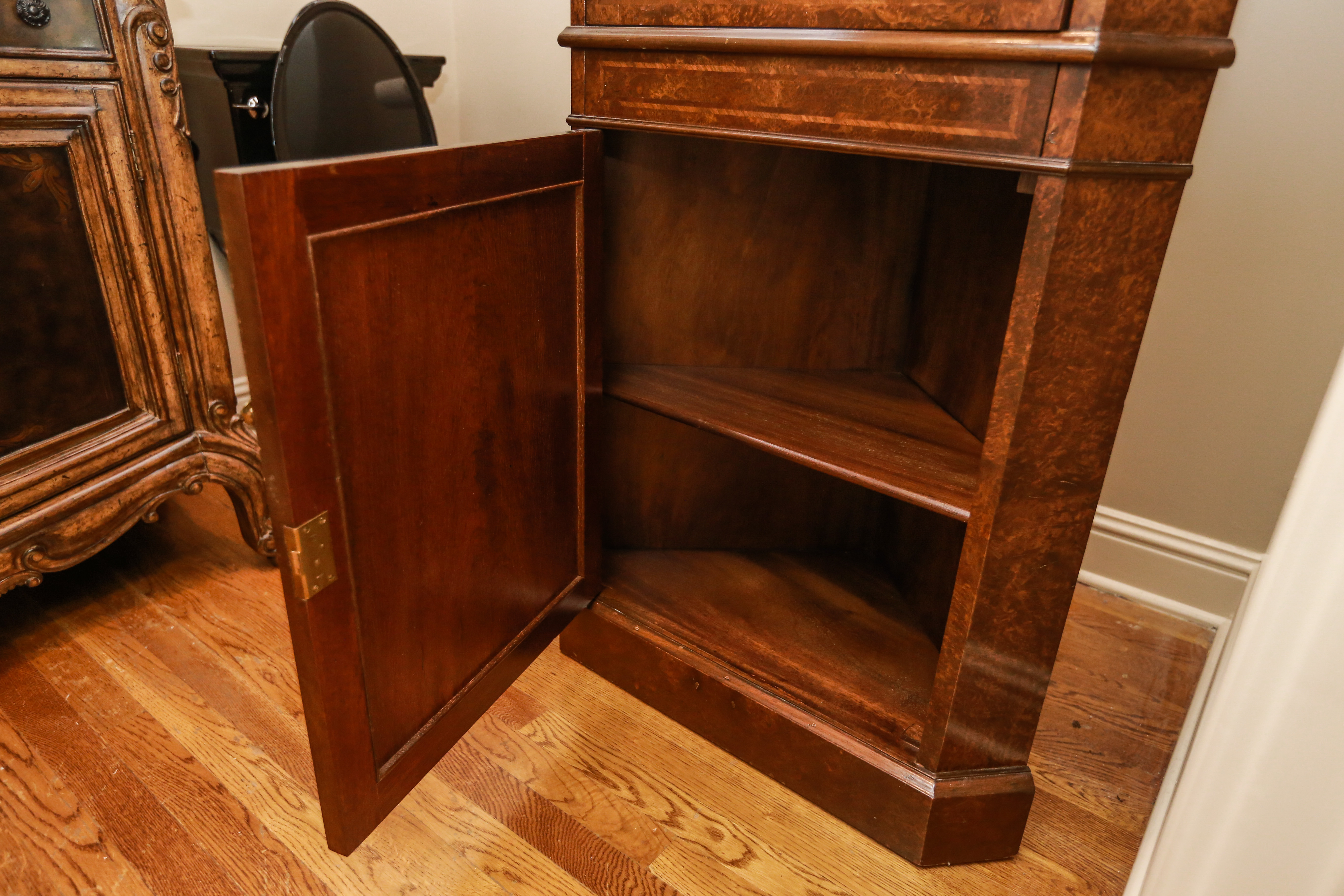 Georgian Style Burl Veneer Corner Cabinet