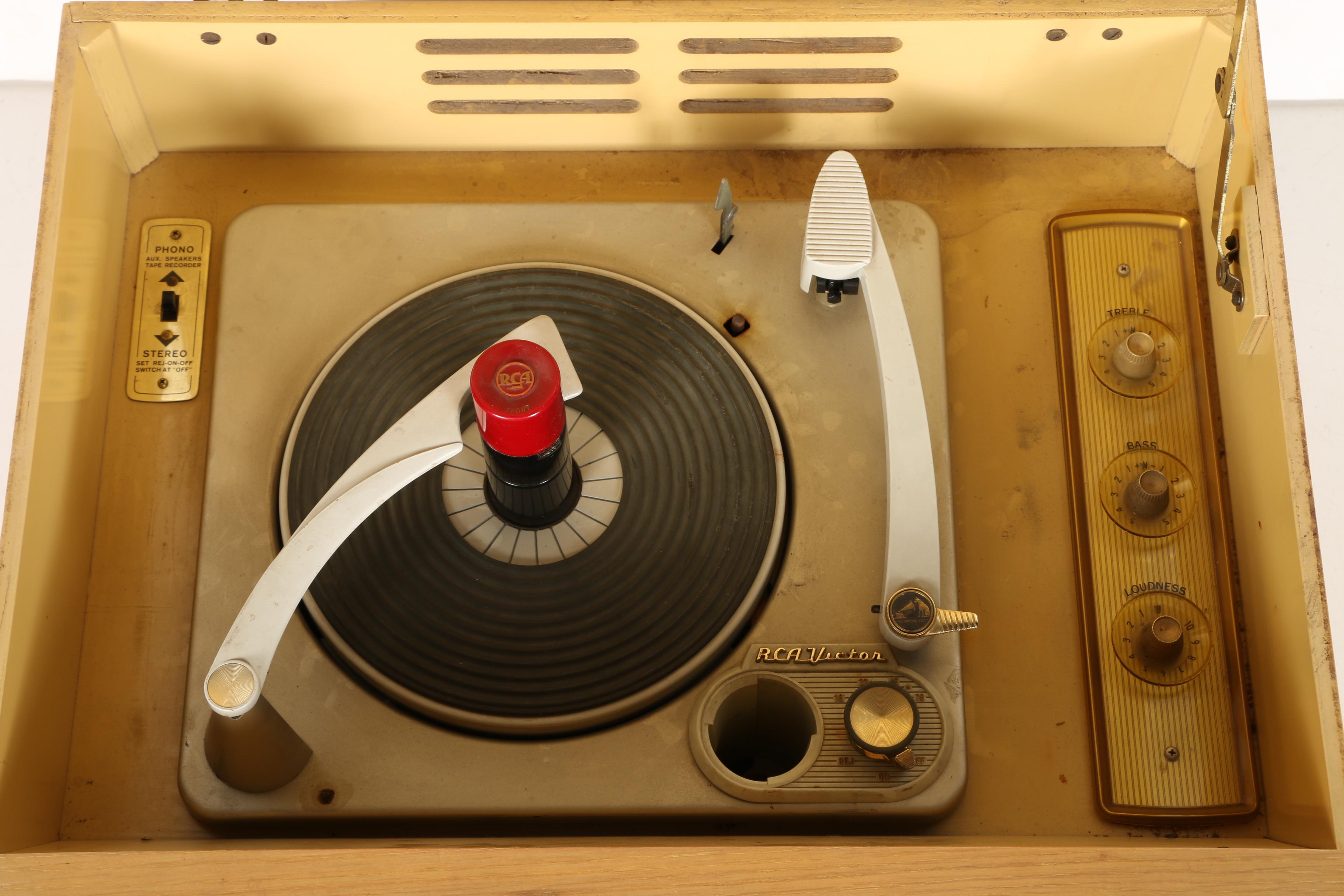 Vintage RCA Victor Orthophonic High Fidelity Record Player