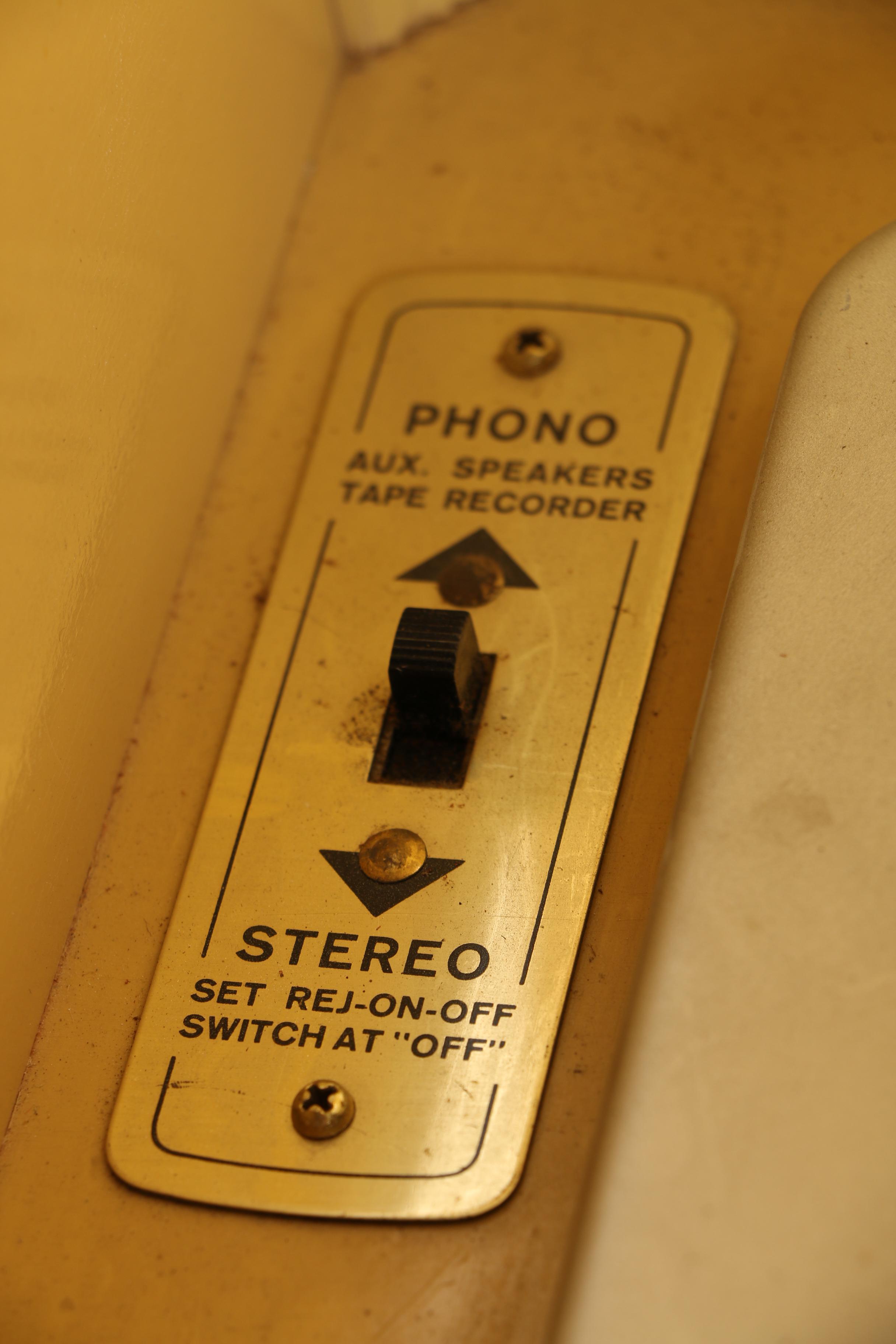 Vintage RCA Victor Orthophonic High Fidelity Record Player