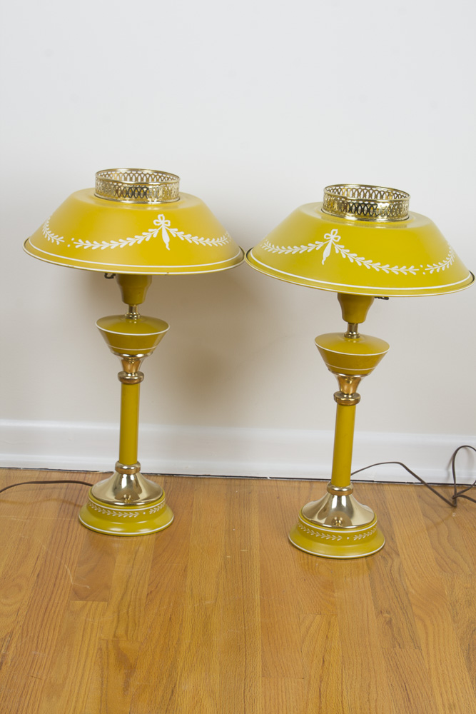 Vintage Yellow Metal Tole Table Lamp