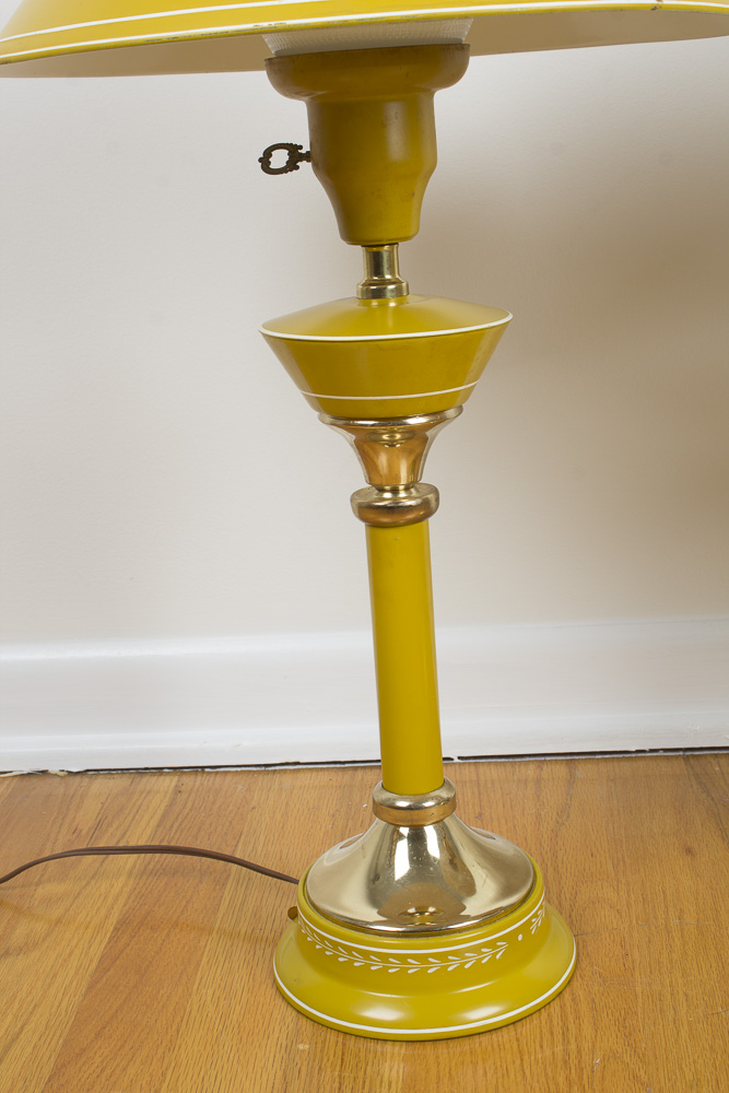 Vintage Yellow Metal Tole Table Lamp