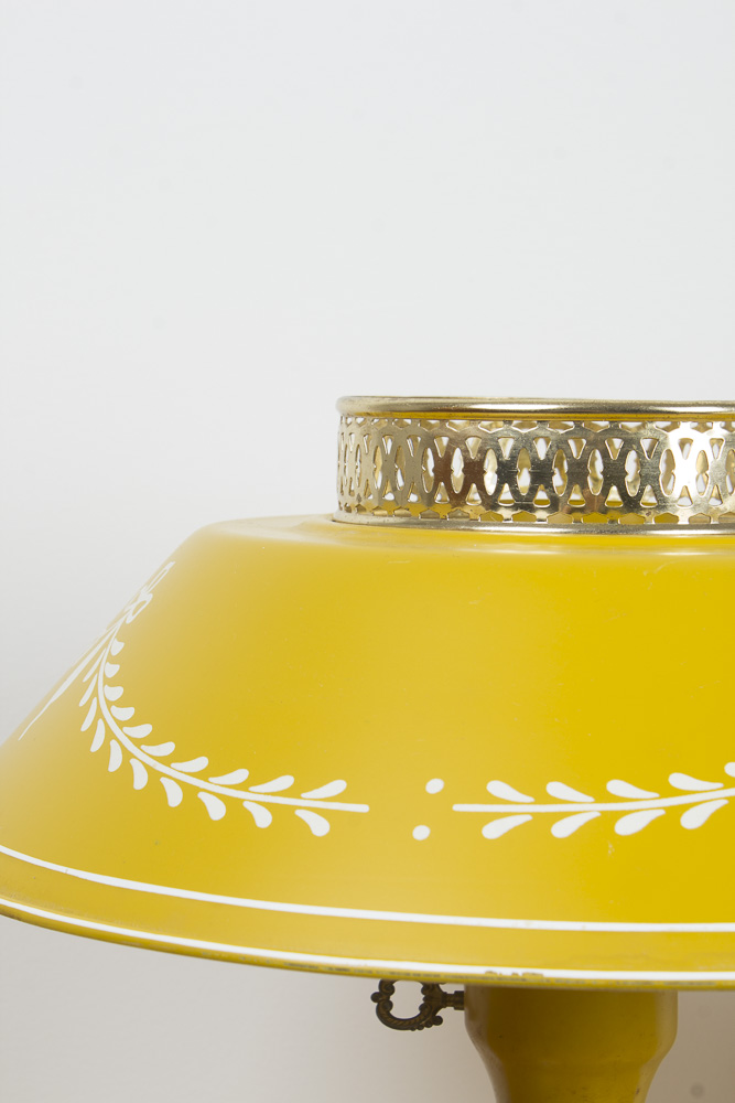 Vintage Yellow Metal Tole Table Lamp