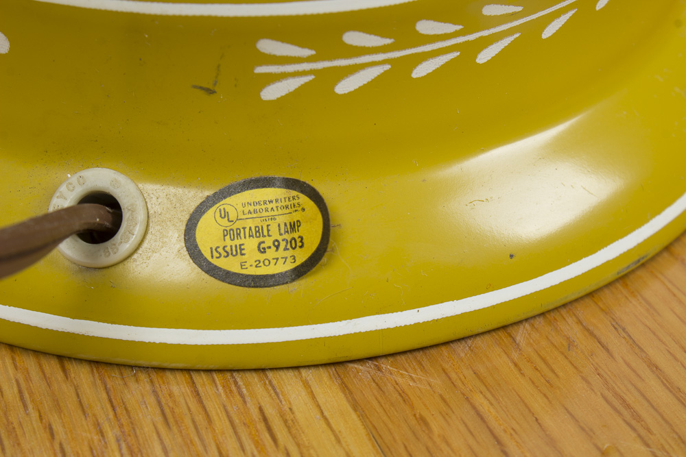 Vintage Yellow Metal Tole Table Lamp