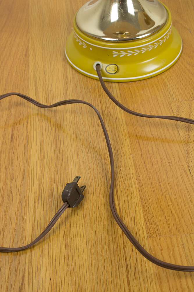 Vintage Yellow Metal Tole Table Lamp