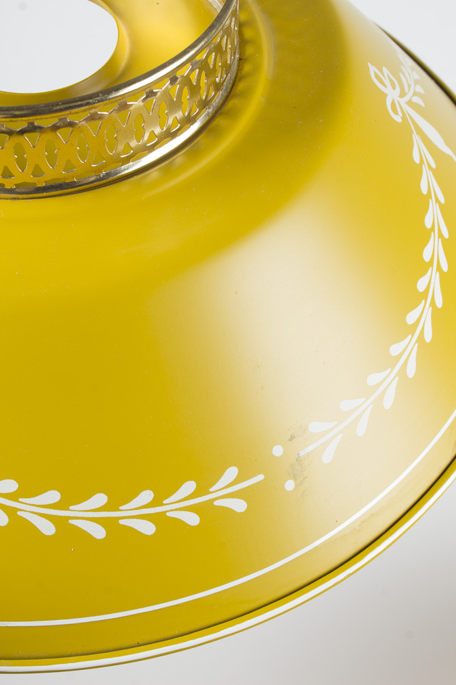 Vintage Yellow Metal Tole Table Lamp