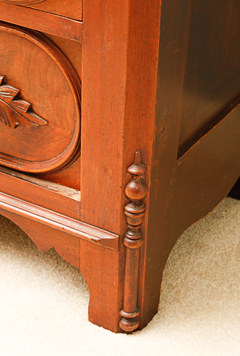 Victorian Style Vanity Dresser With Mirror
