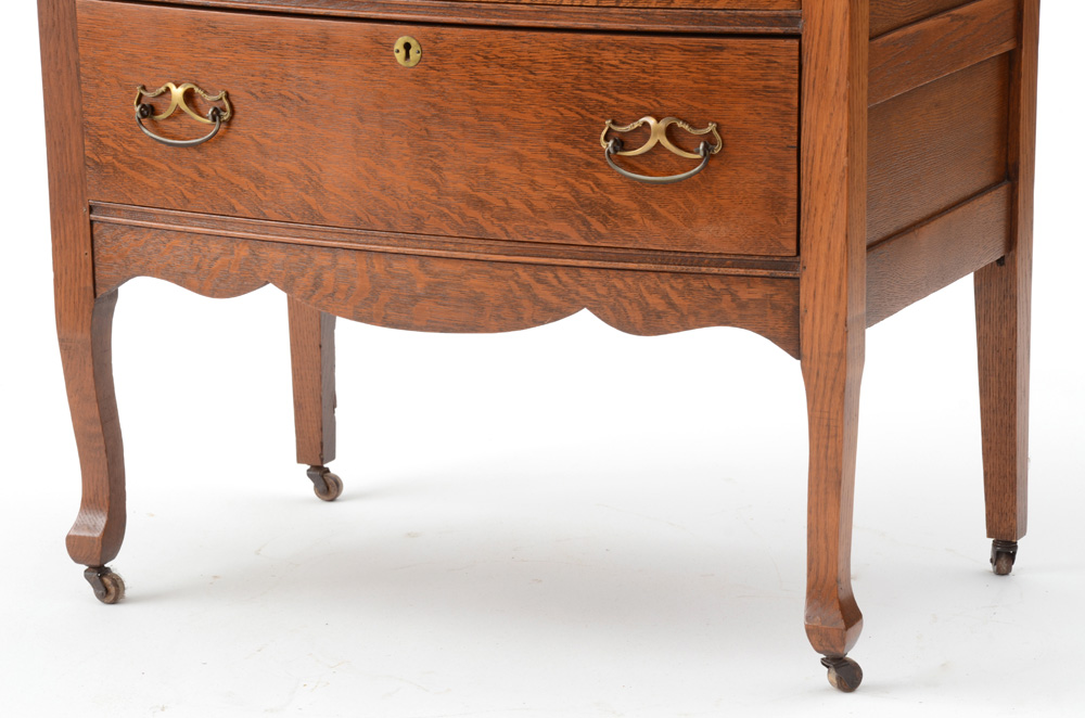 Vintage Small Chest of Drawers in Oak
