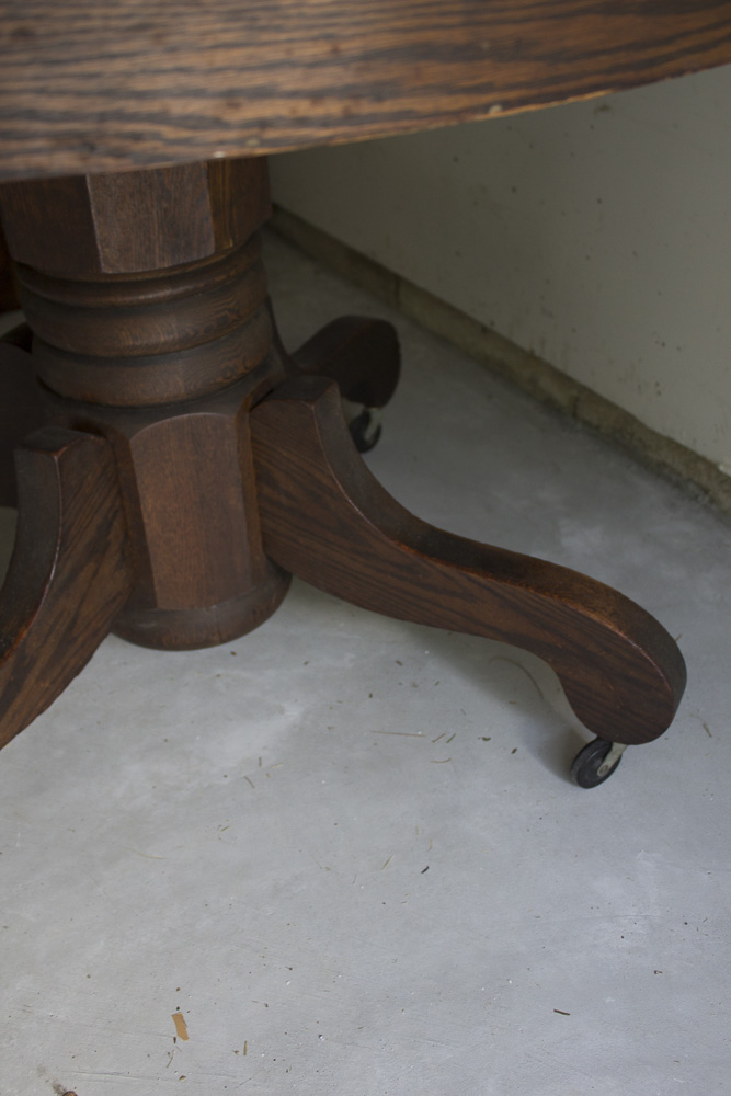 Early 20th Century Antique Round Oak Dining Table