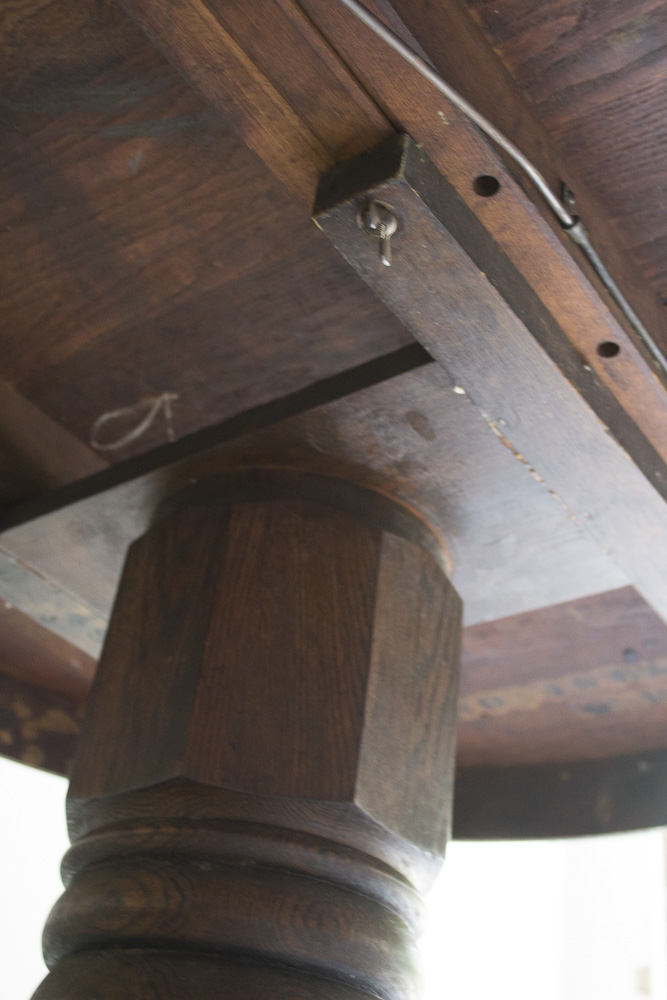 Early 20th Century Antique Round Oak Dining Table