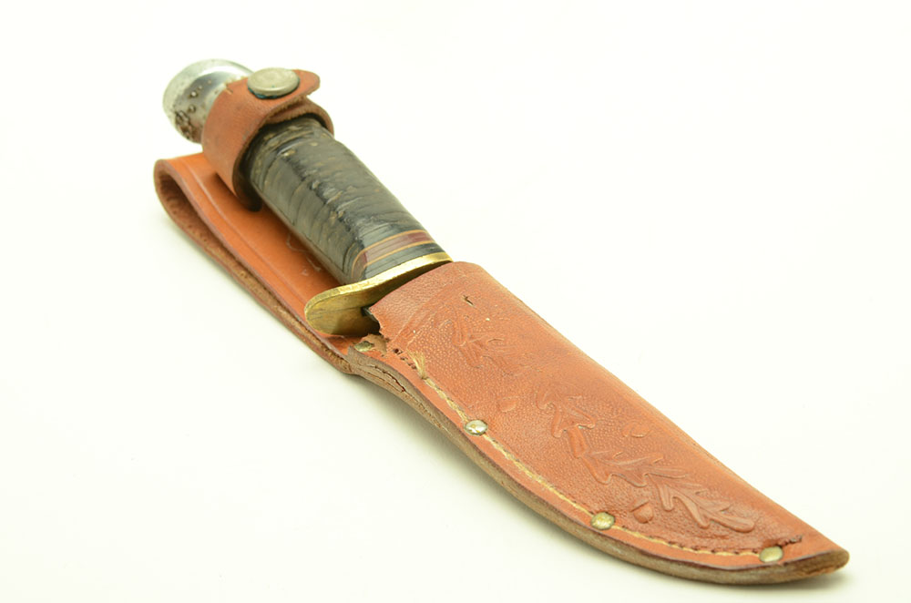 Western Fixed Blade Knife in Sheath and Three Powder Horns