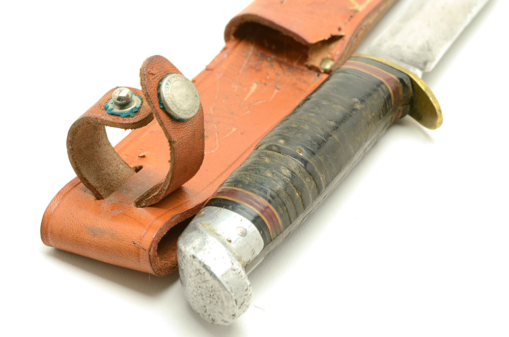 Western Fixed Blade Knife in Sheath and Three Powder Horns