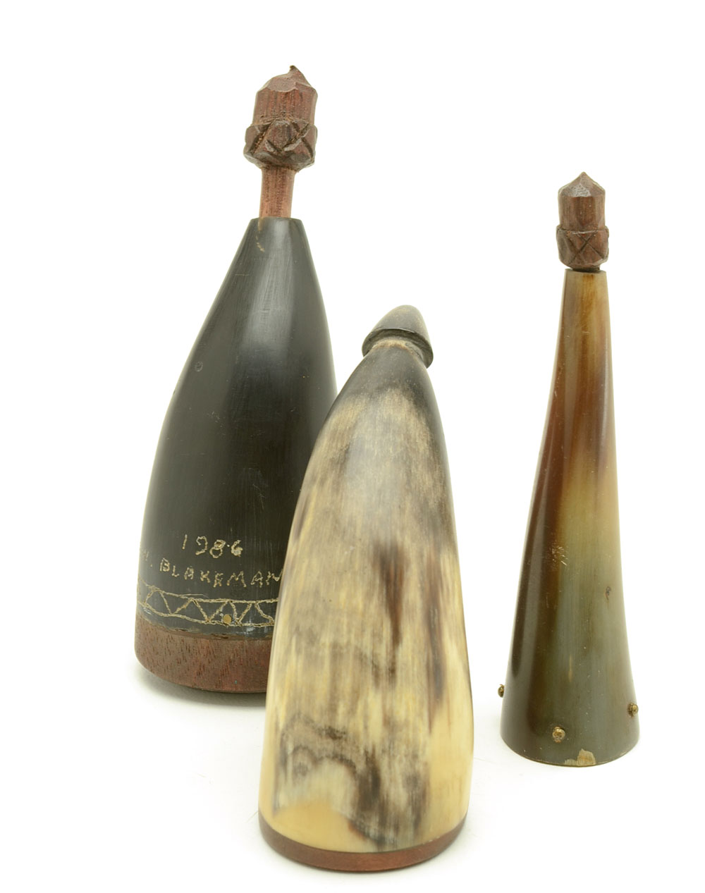 Western Fixed Blade Knife in Sheath and Three Powder Horns